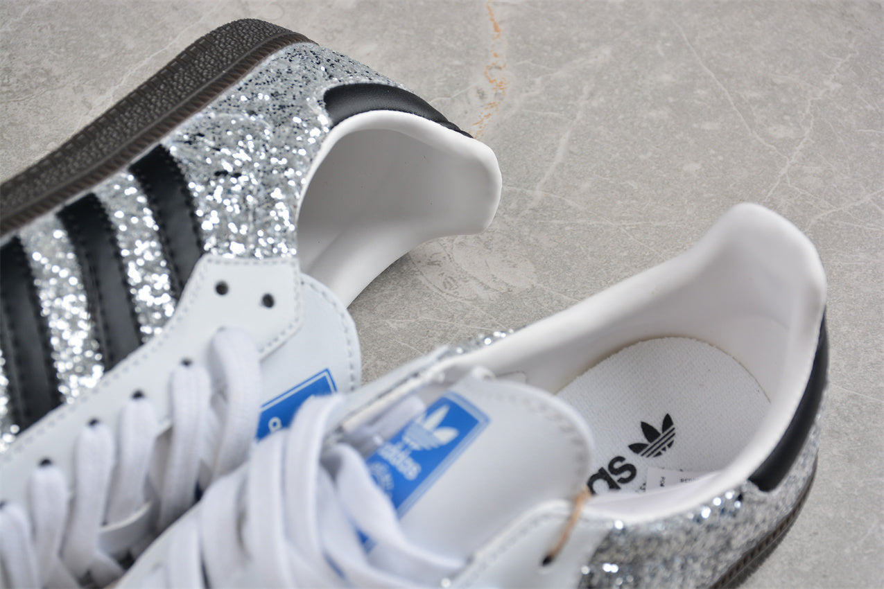 Samba OG plateado con negro