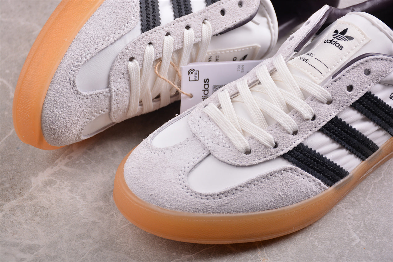 Gazelle blanco y negro