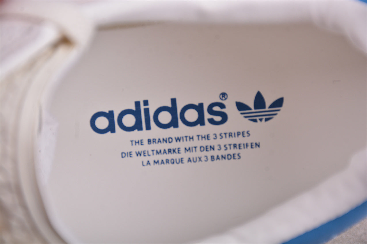 Gazelle blanco y azul cielo con flores