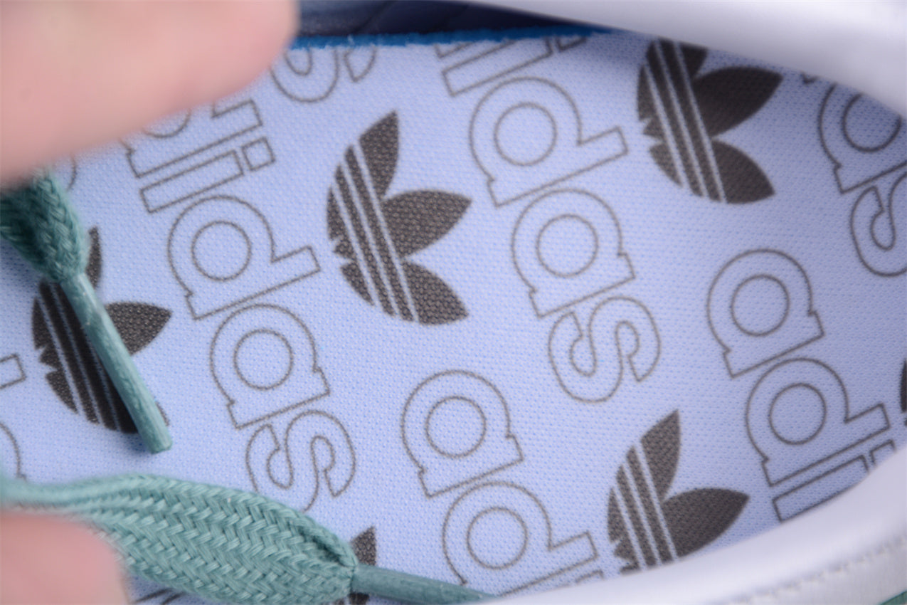 Samba Vegan verde menta y blanco