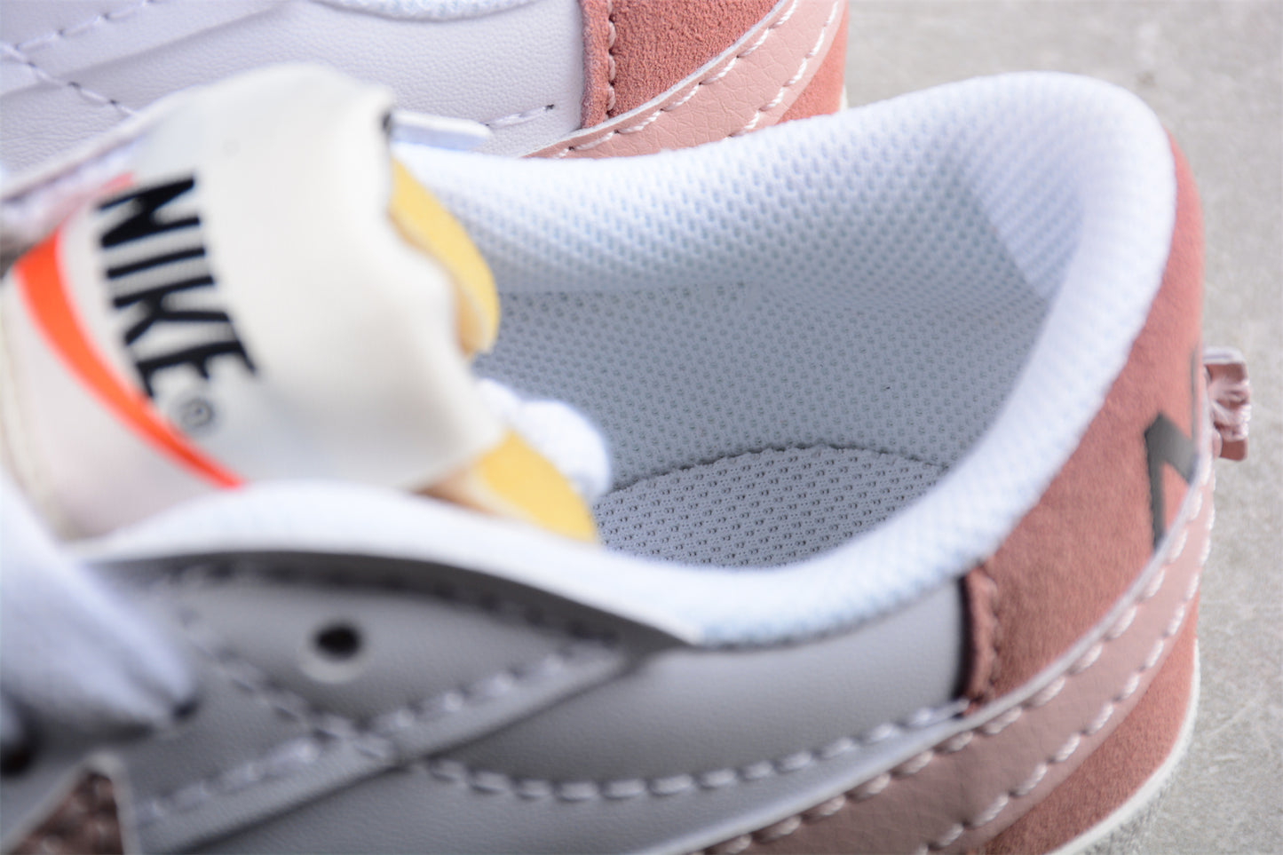 Blazer Low '77 blanco y rosa