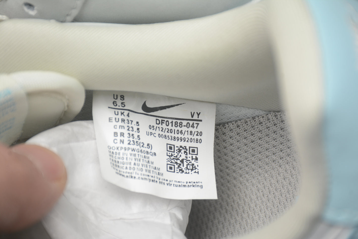 Air Force 1 Low “Nezha” beyge y azul celeste