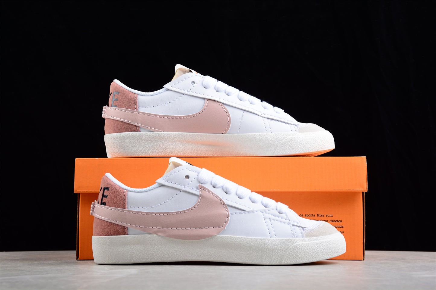 Blazer Low '77 blanco y rosa