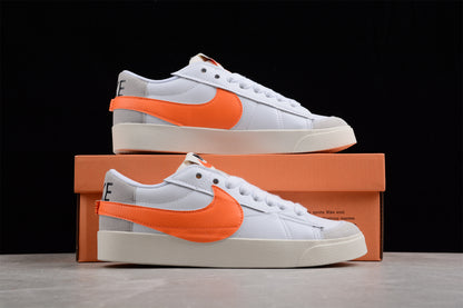 Blazer Low '77 blanco y naranja