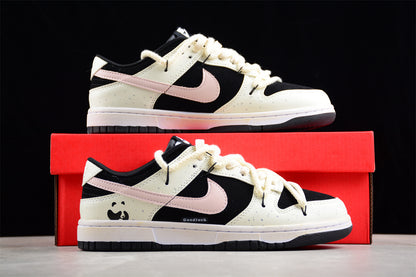 Dunk Low blanco hueso, negro y rosa