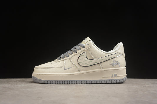 Air Force 1 Low x Stussy beige y gris