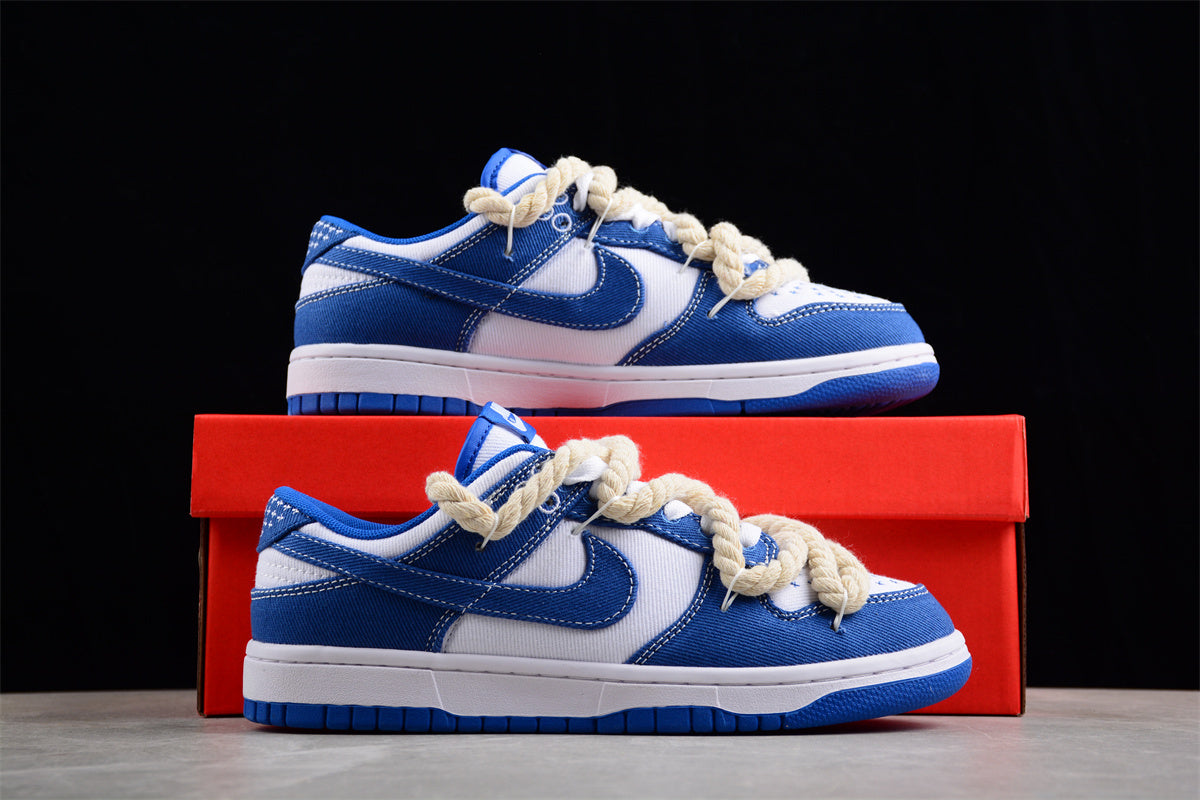 Dunk Low SB azul y blanco