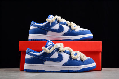 Dunk Low SB azul y blanco