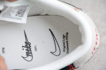 Blazer Low ‘77 PRM “Swoosh 50th Anniversary” negro, beige y dorado