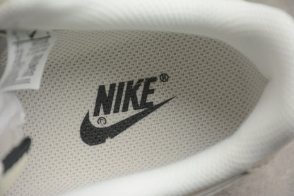 Air Force 1 07 beige y negro