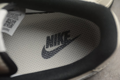 Air Force 1 07 beige y negro carbono