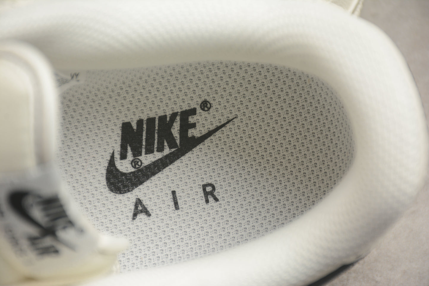 Air Force 1 Low hueso claro y negro