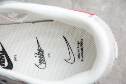 Blazer Low '77 blanco, dorado y rojo