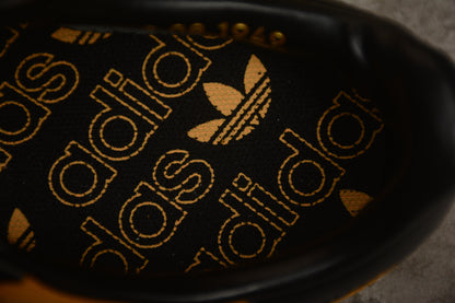 Gazelle amarillo y negro