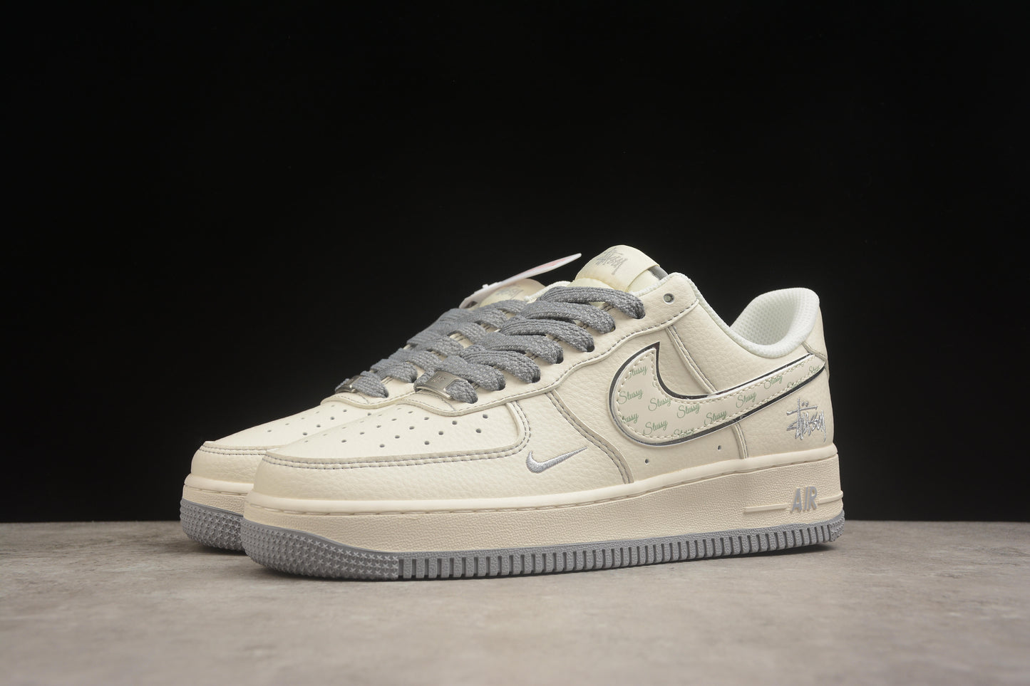 Air Force 1 Low x Stussy beige y gris