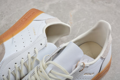 INVINCIBLE x Handball Spezial blanco y beige claro