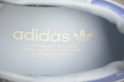 Sambae W plataforma gris claro y goma ámbar