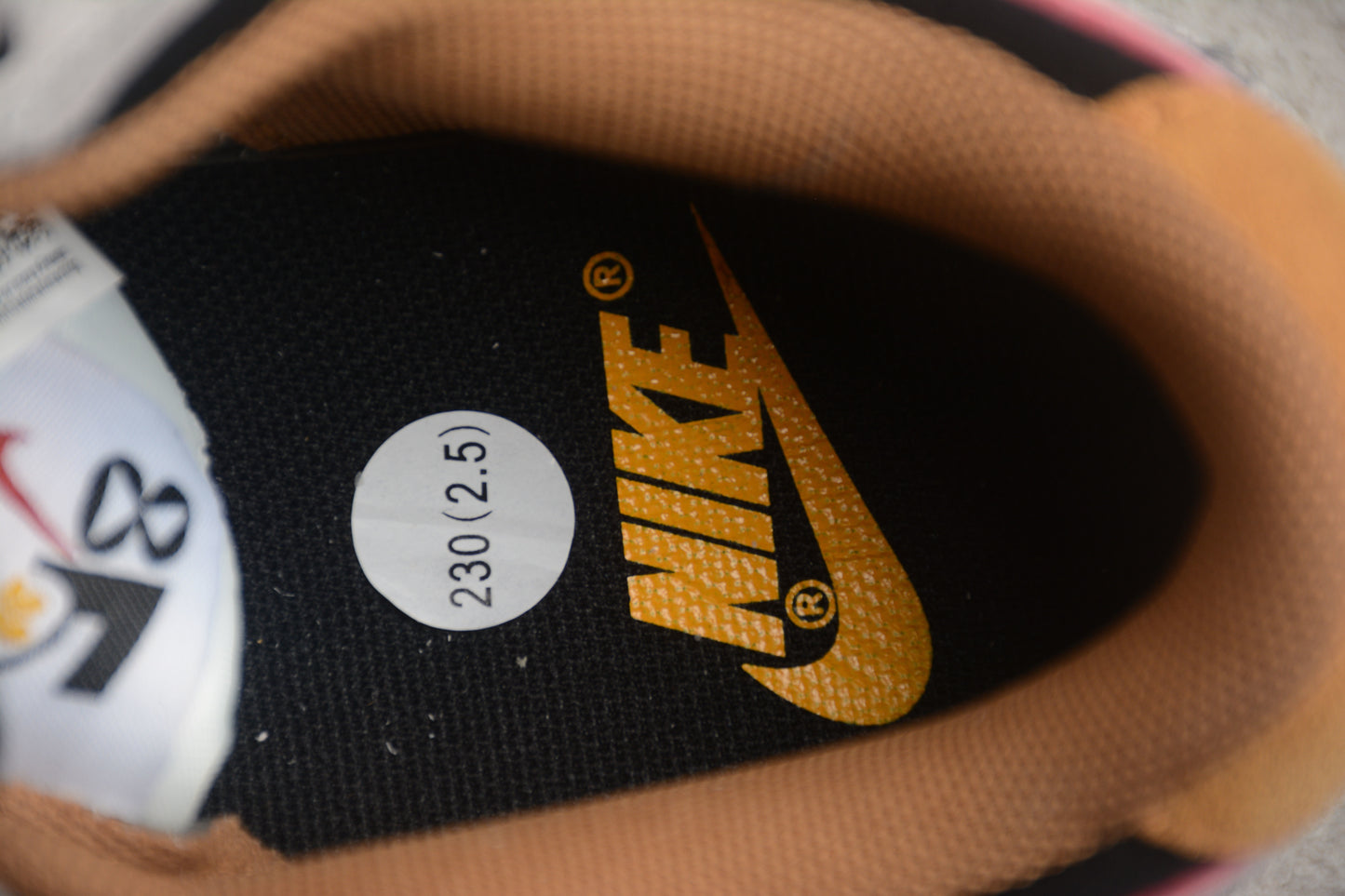 Dunk Low “85” gris, negro y rojo