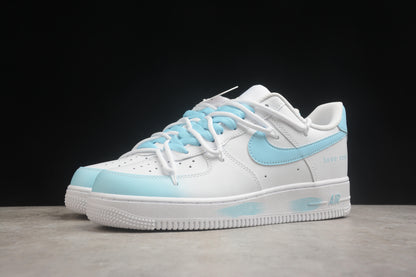 Air Force 1 Low “Love Real" blanco y azul cielo
