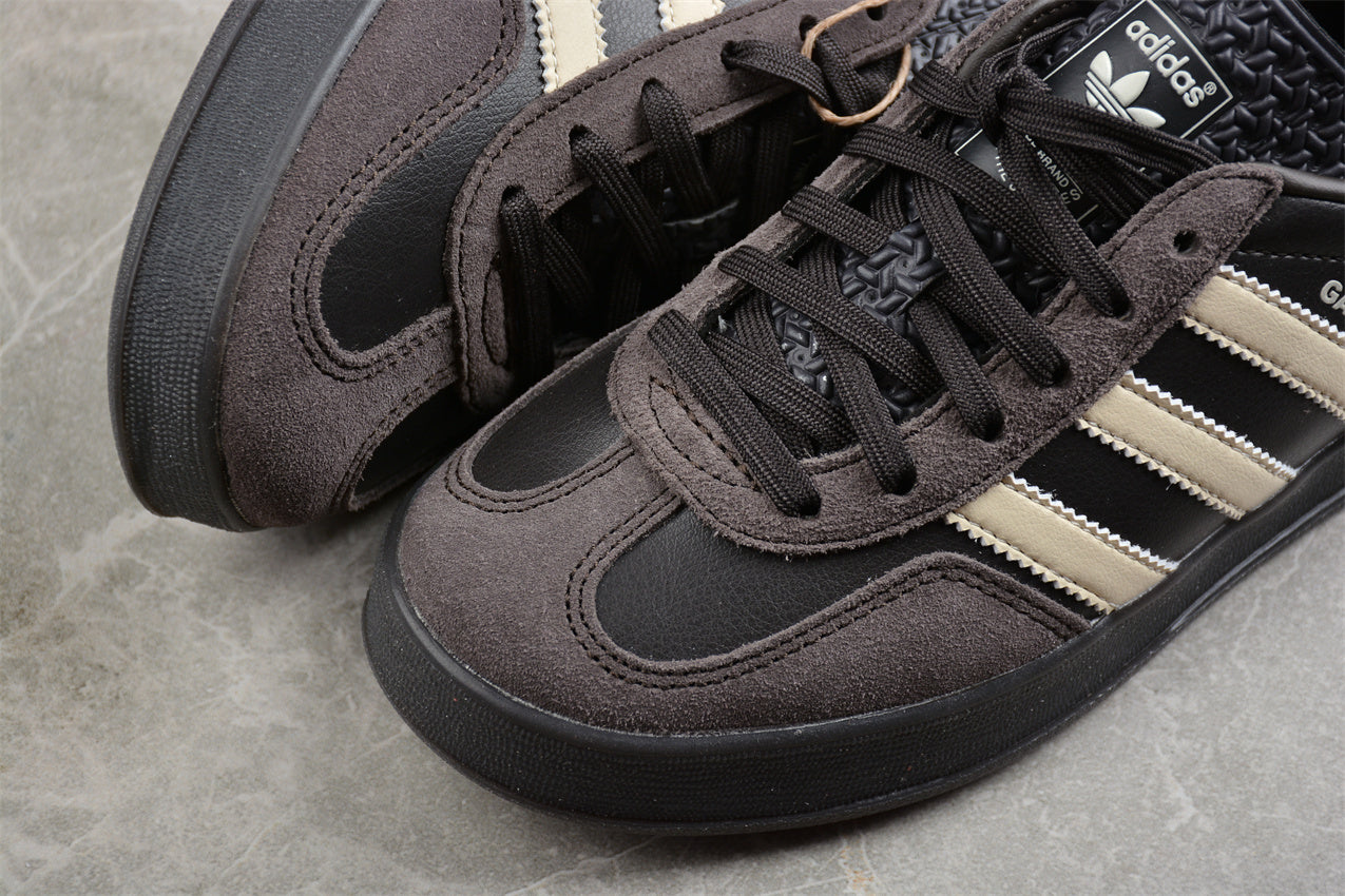 Gazelle marrón, beige y verde