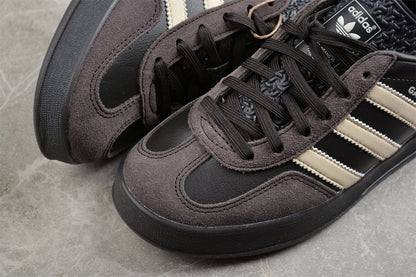 Gazelle marrón, beige y verde