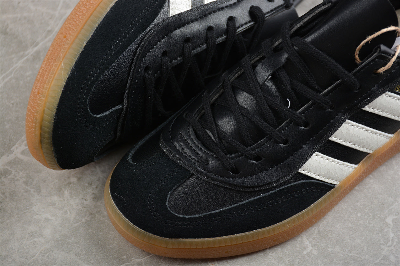 INVINCIBLE x Handball Spezial negro y blanco