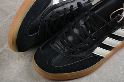 INVINCIBLE x Handball Spezial negro y blanco