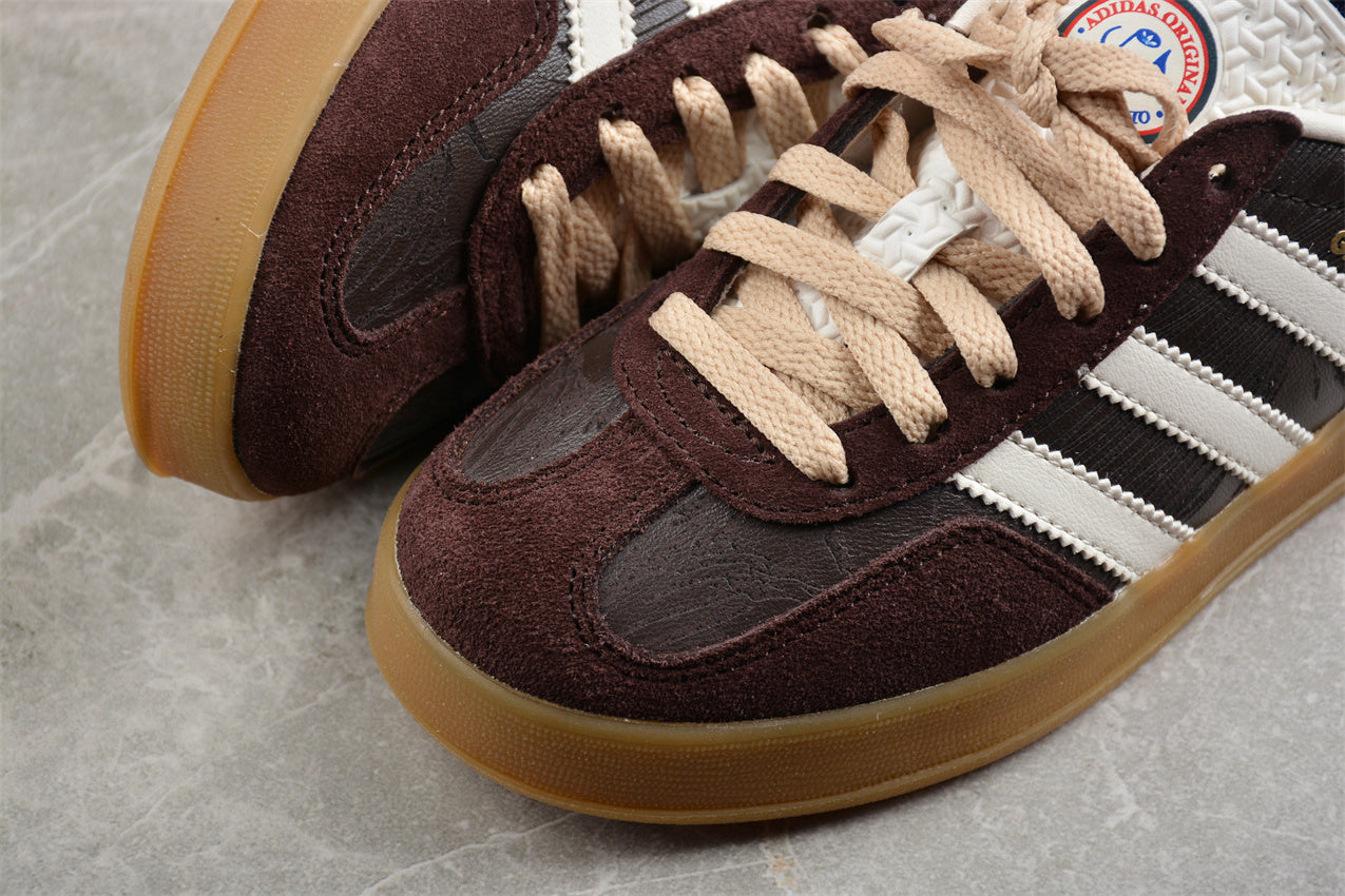 Gazelle marrón y blanco