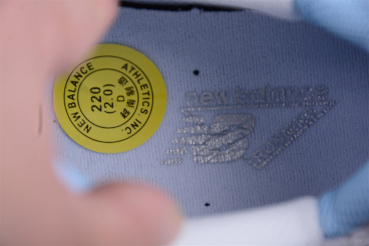 NB 530 blanco y azul celeste