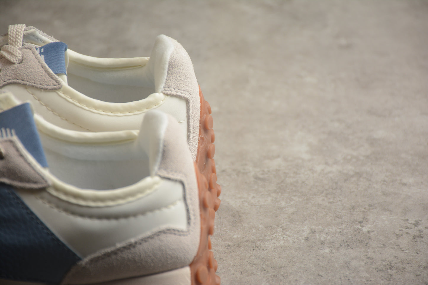 NB 327 beige claro y azul celeste