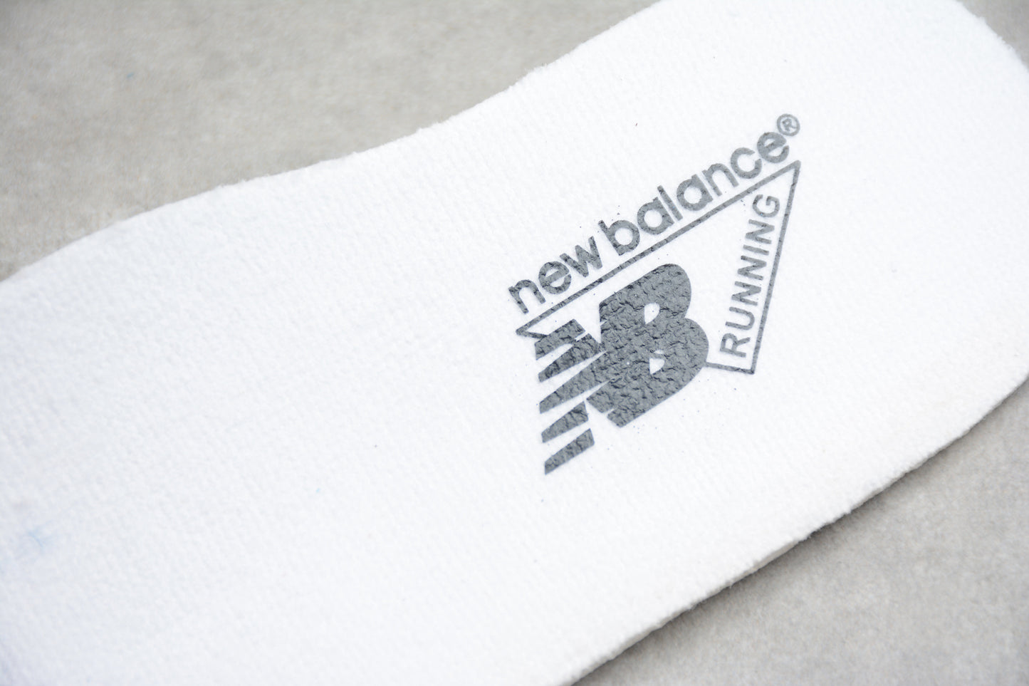 NB 530 blanco y azul marino