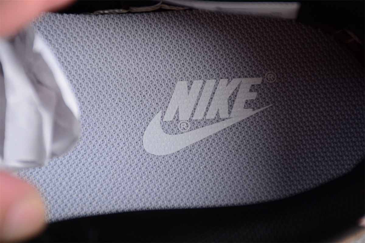 Dunk Low negro, crema y rosa pastel