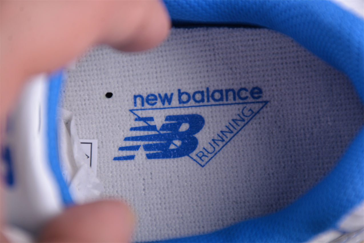 NB 530 blanco y azul