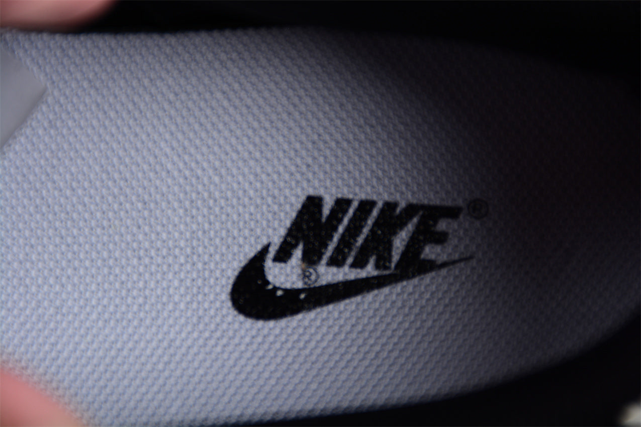 Dunk Low blanco hueso, negro y rosa