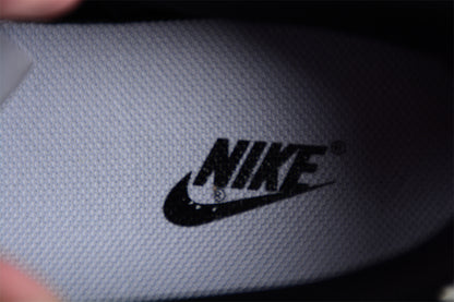 Dunk Low blanco hueso, negro y rosa