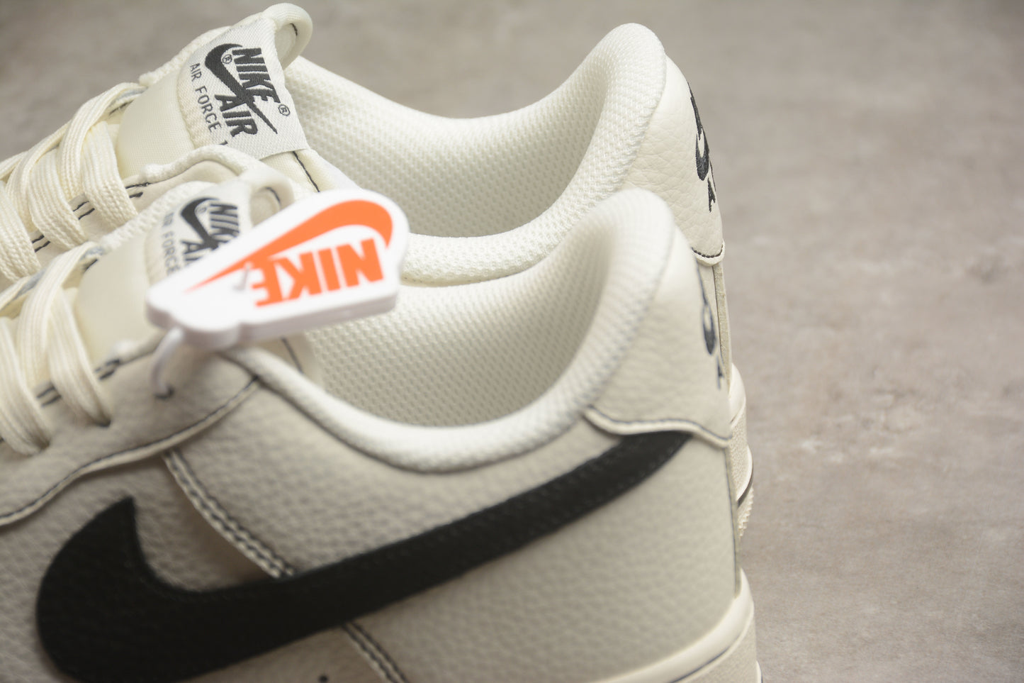 Air Force 1 Low hueso claro y negro