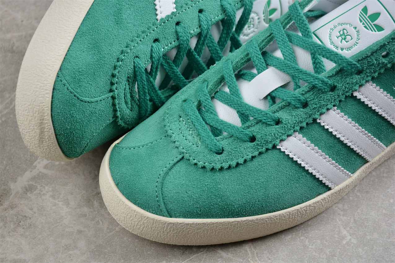 Sporty & Rich verde claro y blanco