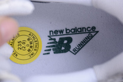 NB 530 blanco y verde menta