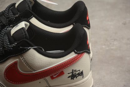 Air Force 1 07 x Stüssy beige claro, rojo carmesí y negro