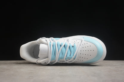 Air Force 1 Low “Love Real" blanco y azul cielo