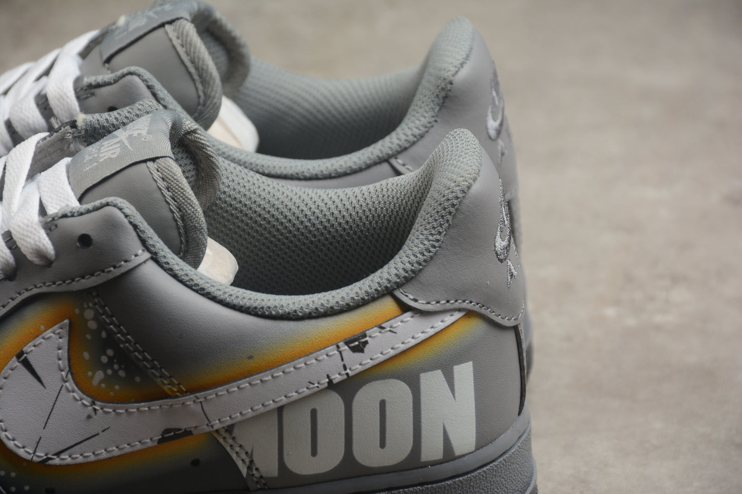 Air Force 1 07 cinza oscuro y blanco