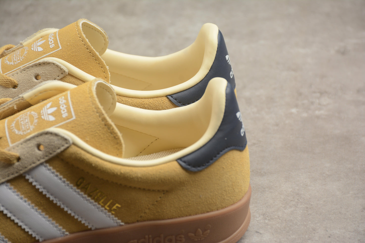 Gazelle amarillo, blanco y navy