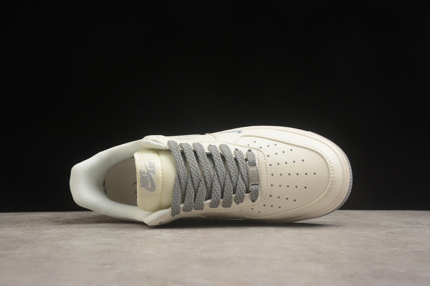 Air Force 1 07 beige crema y gris medio