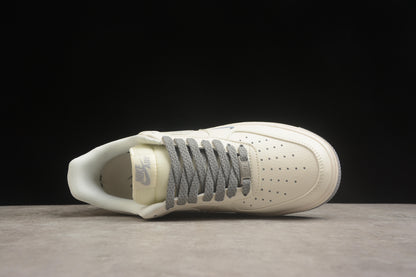 Air Force 1 07 beige crema y gris medio