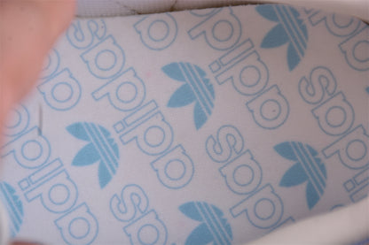 Handball Spezial blanco y azul cielo