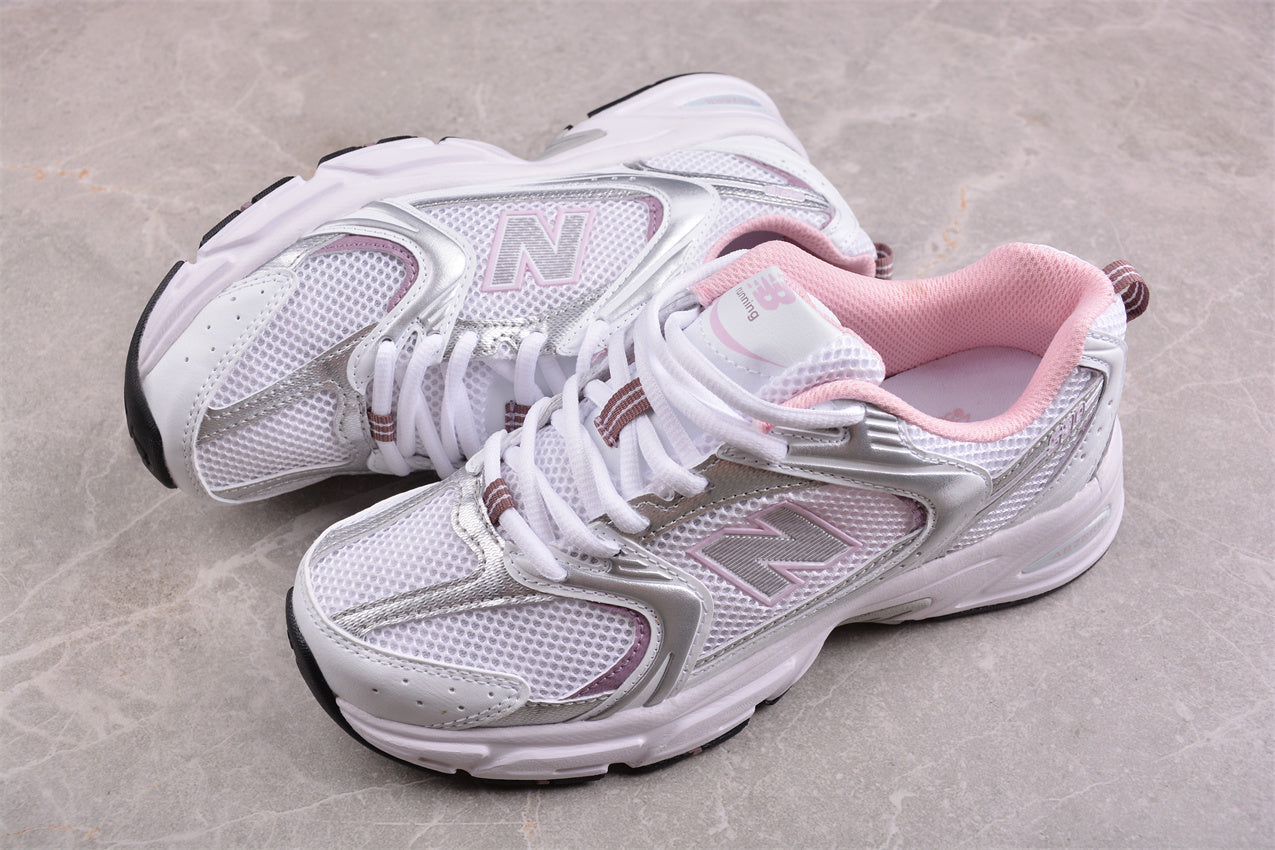 NB 530 blanco y rosa pastel