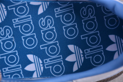 Handball Spezial azul cielo y blanco