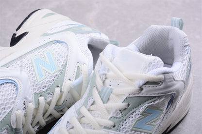 NB 530 blanco y verde menta