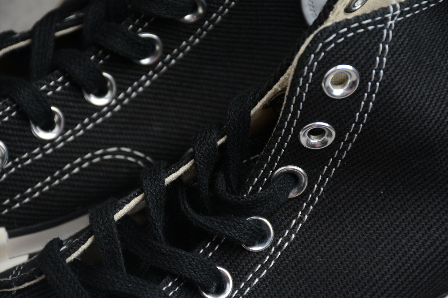 Chuck 70 Plus HI negro y blanco