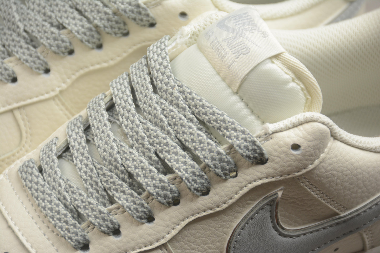 Air Force 1 07 beige crema y cris claro
